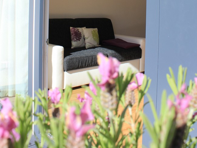 Blick von Draußen ins Wohnzimmer